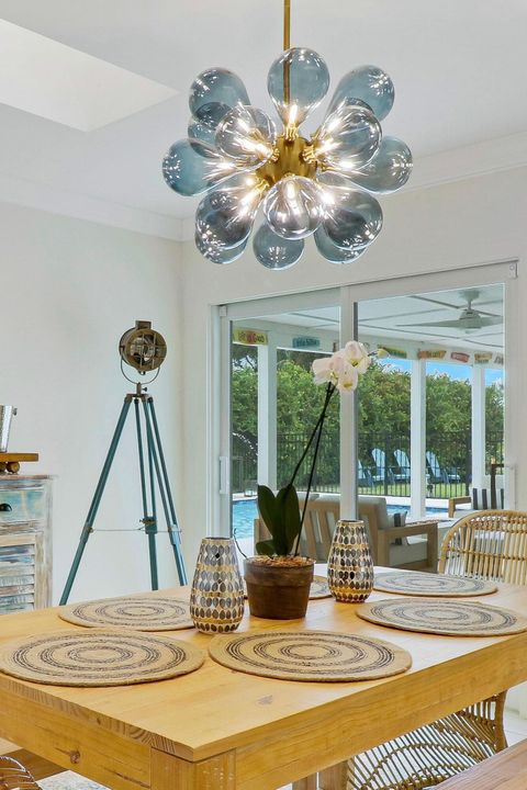 出租: $11,900 (4 贝兹, 2 浴室, 1649 平方英尺)