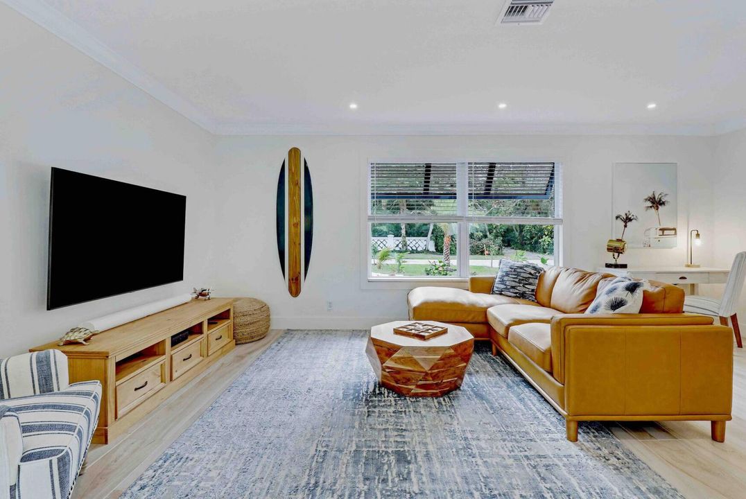 出租: $11,900 (4 贝兹, 2 浴室, 1649 平方英尺)