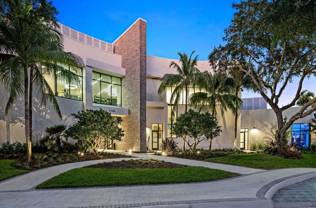 En Venta: $1,350,000 (3 camas, 2 baños, 2841 Pies cuadrados)