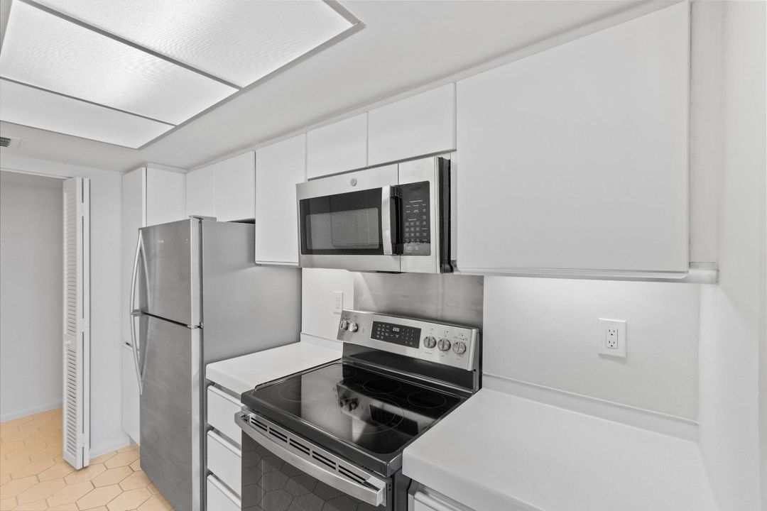 For Rent: $3,950 (2 beds, 2 baths, 1683 Square Feet)