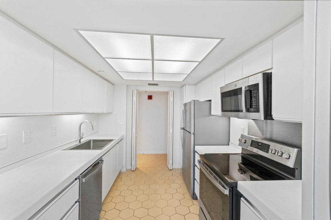 For Rent: $3,950 (2 beds, 2 baths, 1683 Square Feet)