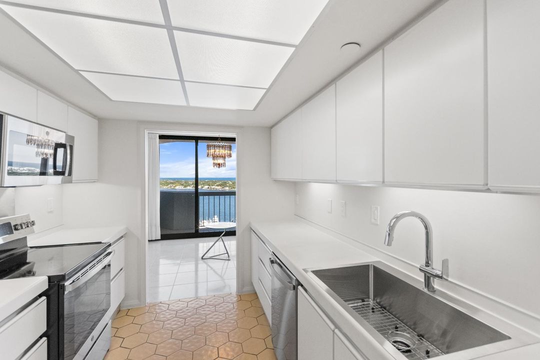 For Rent: $3,950 (2 beds, 2 baths, 1683 Square Feet)