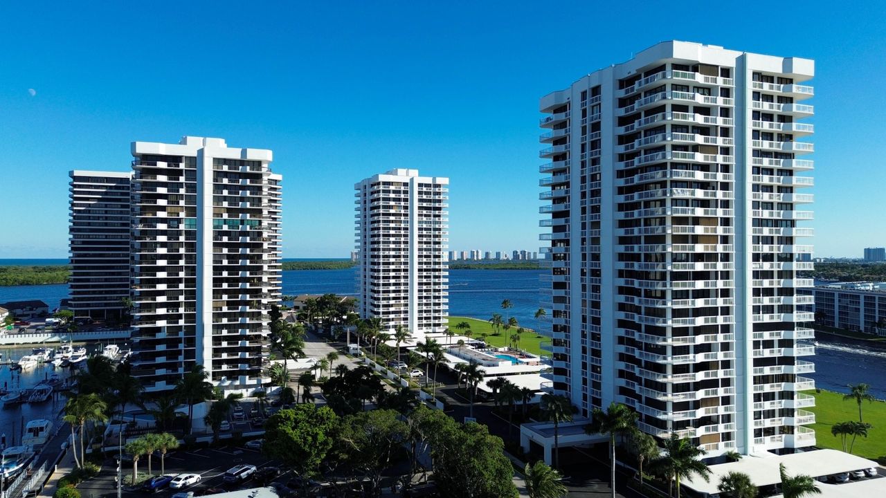 For Rent: $3,950 (2 beds, 2 baths, 1683 Square Feet)