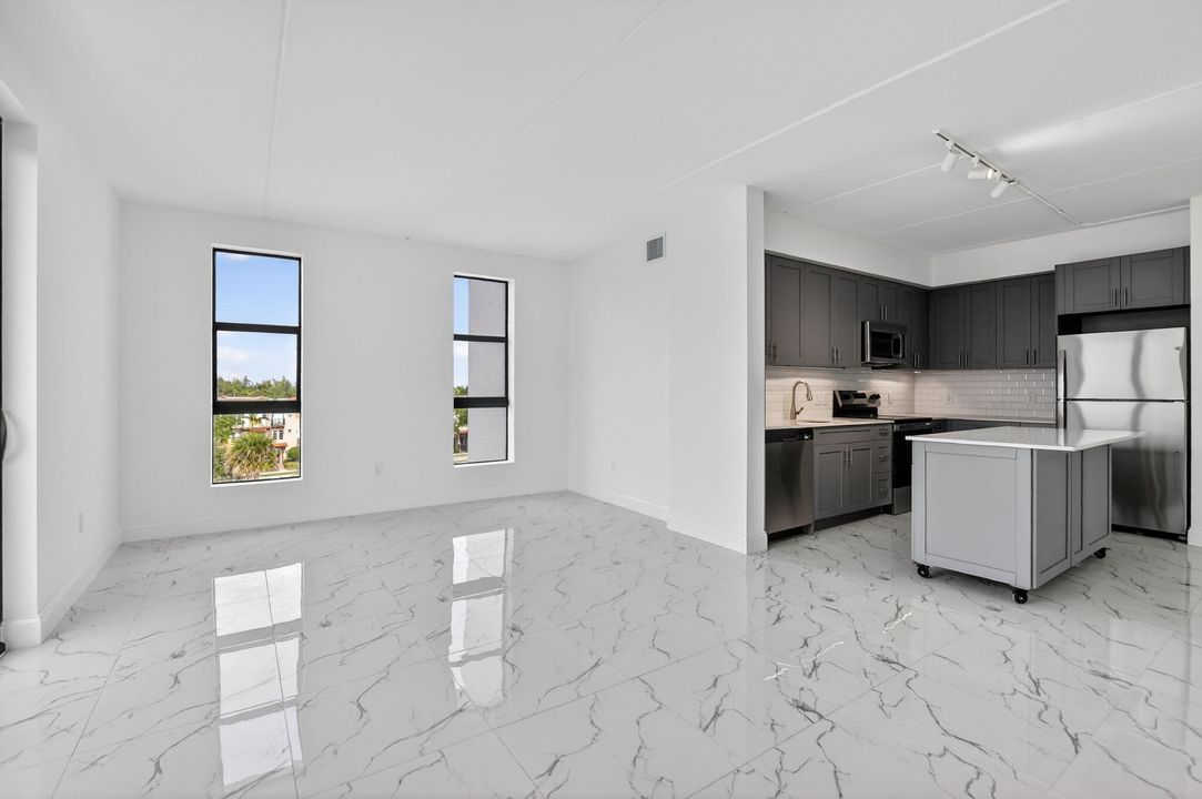 В аренду: $3,900 (3 спален, 2 ванн, 1387 Квадратных фут)