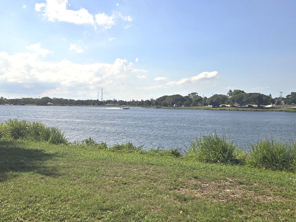 For Sale: $549,000 (3 beds, 2 baths, 1653 Square Feet)