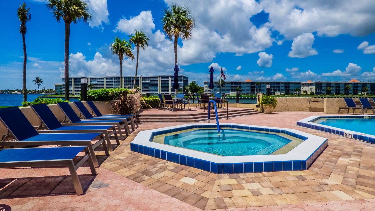 For Rent: $3,950 (2 beds, 2 baths, 1683 Square Feet)