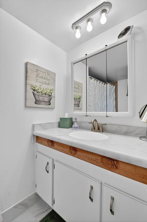 En Venta: $159,000 (2 camas, 2 baños, 1100 Pies cuadrados)