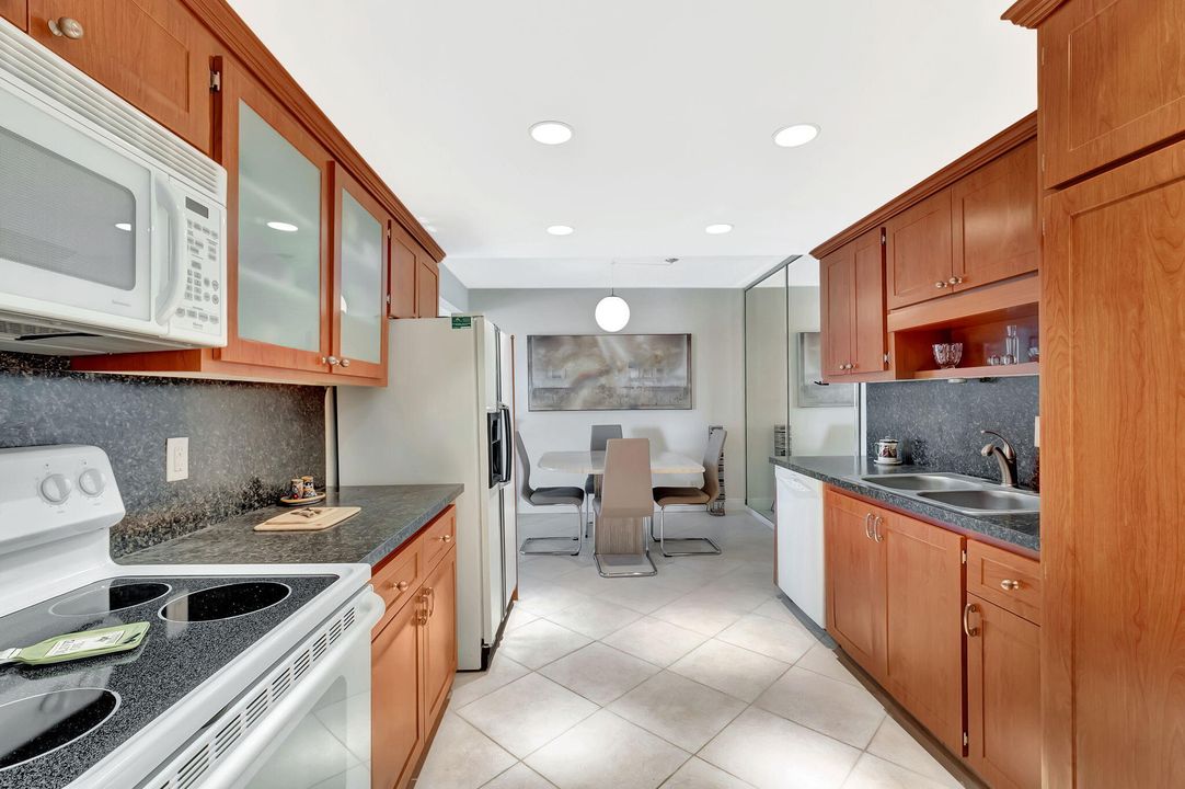 En Venta: $574,000 (2 camas, 2 baños, 1482 Pies cuadrados)