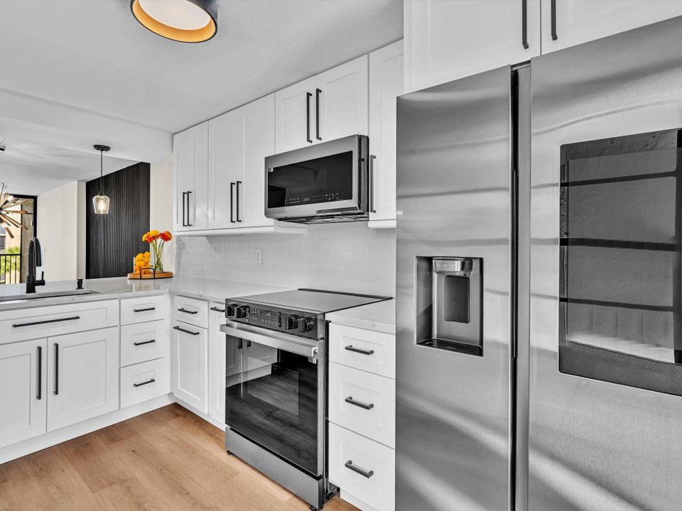 For Rent: $5,000 (2 beds, 2 baths, 1095 Square Feet)