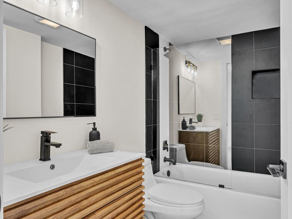 For Rent: $5,000 (2 beds, 2 baths, 1095 Square Feet)