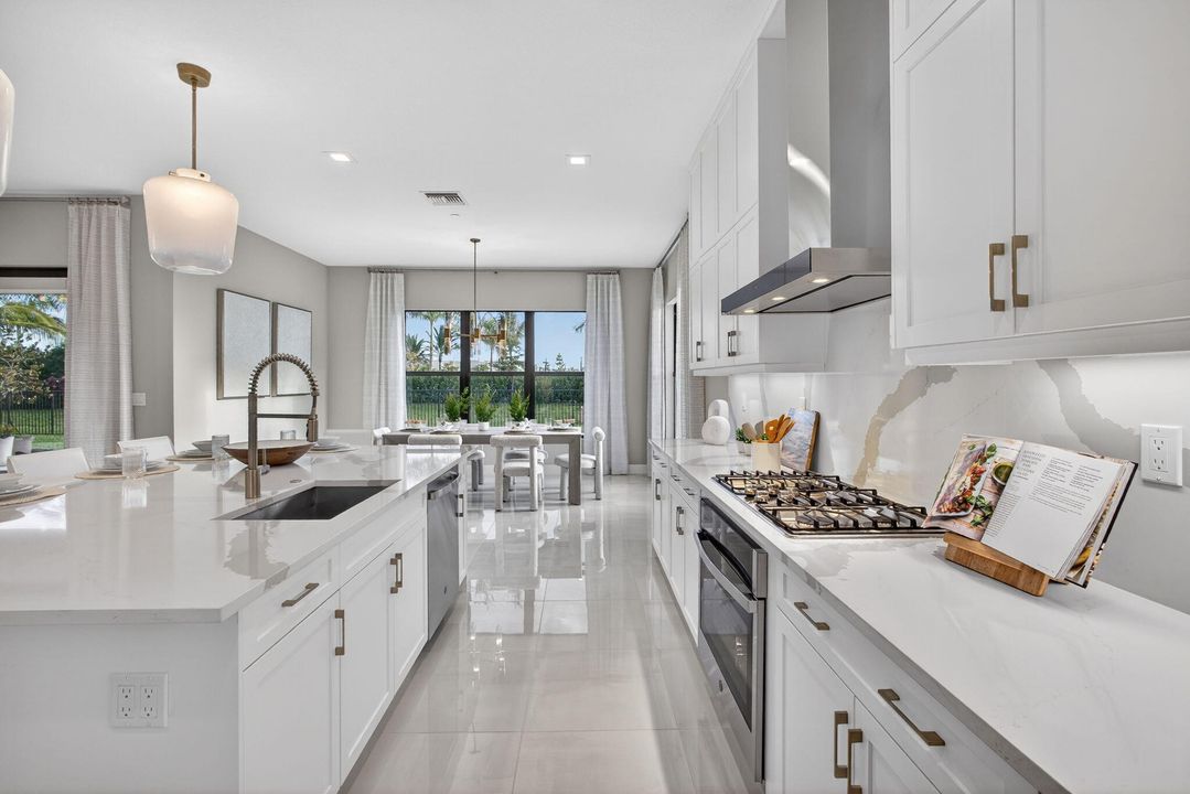 На продажу: $1,823,900 (5 спален, 5 ванн, 5260 Квадратных фут)