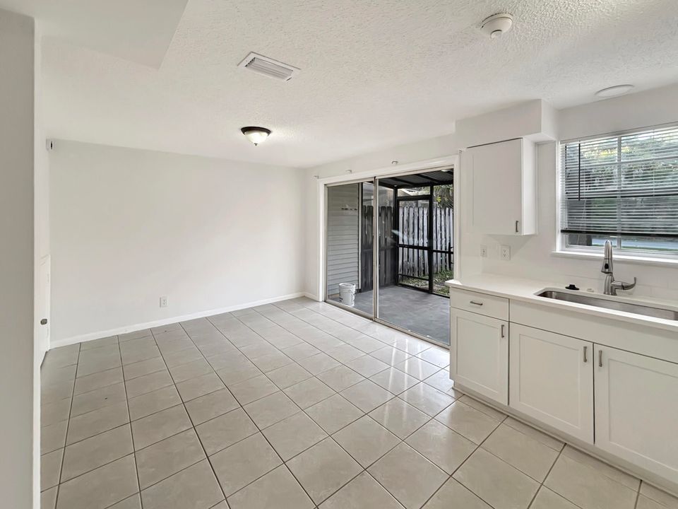 For Rent: $2,500 (2 beds, 2 baths, 1160 Square Feet)