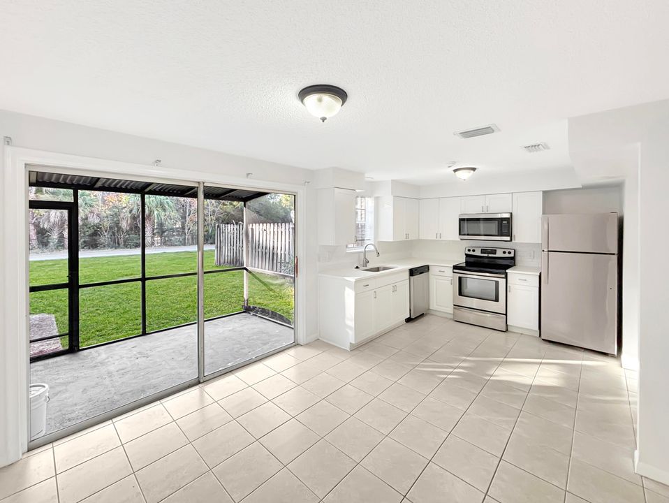 For Rent: $2,500 (2 beds, 2 baths, 1160 Square Feet)