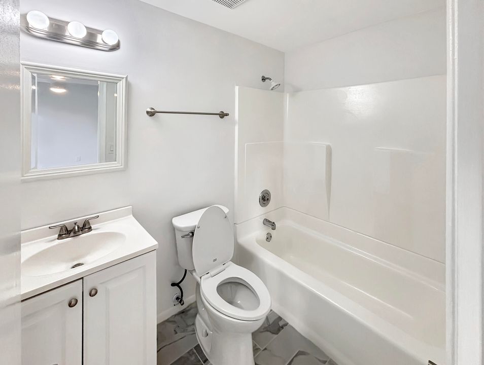 For Rent: $2,500 (2 beds, 2 baths, 1160 Square Feet)