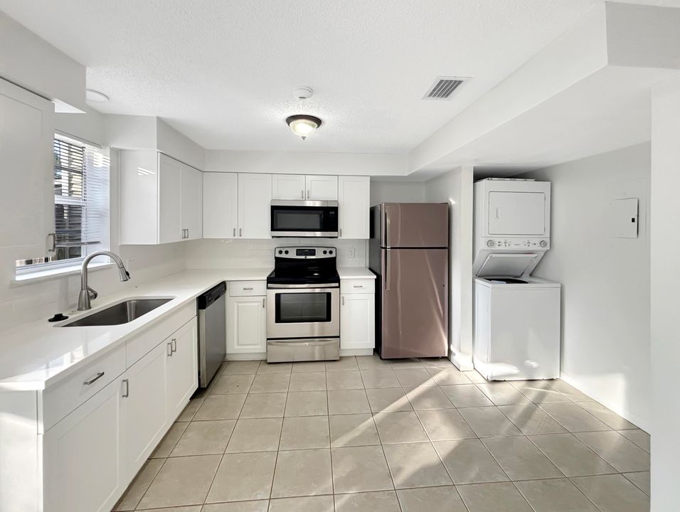 For Rent: $2,500 (2 beds, 2 baths, 1160 Square Feet)