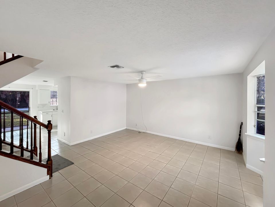 For Rent: $2,500 (2 beds, 2 baths, 1160 Square Feet)