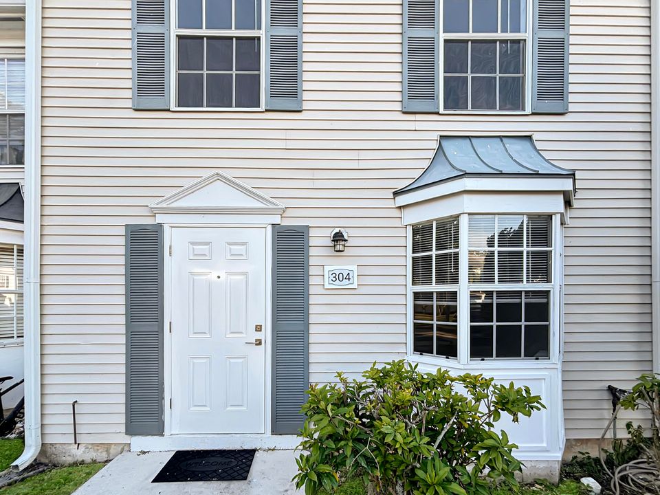 For Rent: $2,500 (2 beds, 2 baths, 1160 Square Feet)