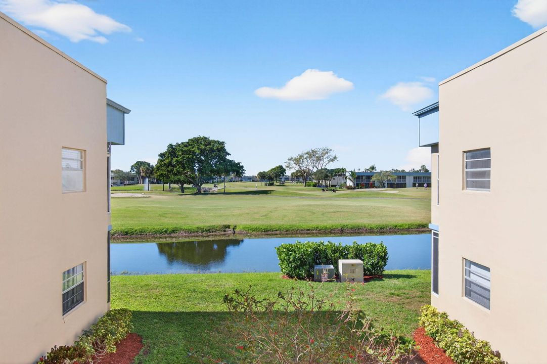 For Sale: $120,000 (2 beds, 2 baths, 902 Square Feet)