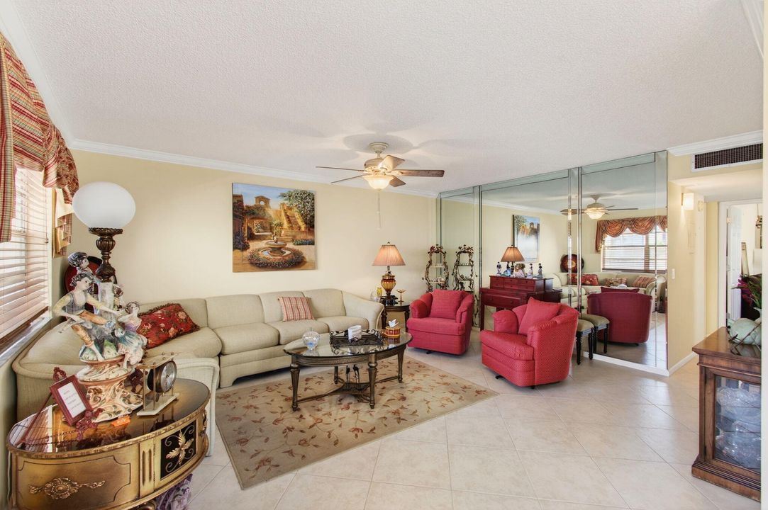 For Sale: $120,000 (2 beds, 2 baths, 902 Square Feet)