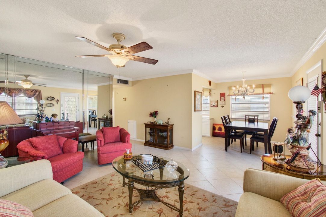 For Sale: $120,000 (2 beds, 2 baths, 902 Square Feet)