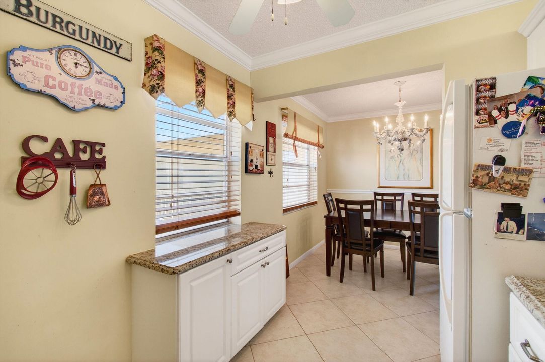 For Sale: $120,000 (2 beds, 2 baths, 902 Square Feet)