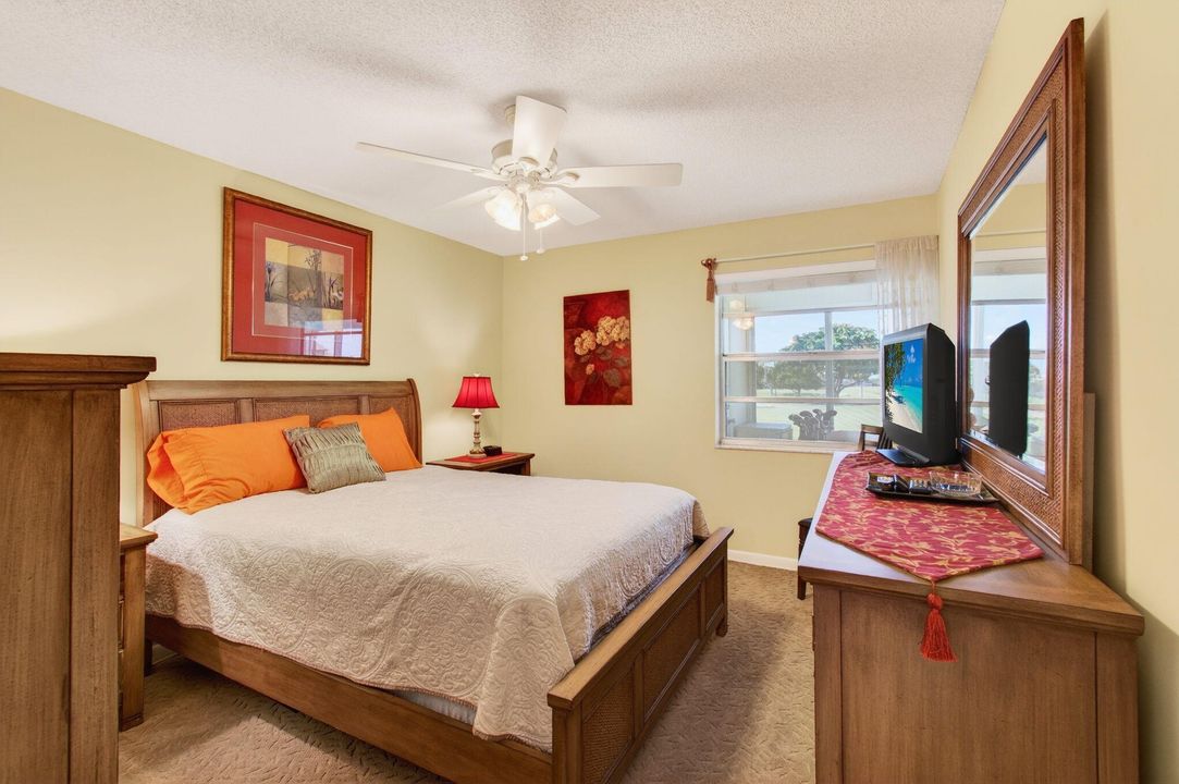 For Sale: $120,000 (2 beds, 2 baths, 902 Square Feet)