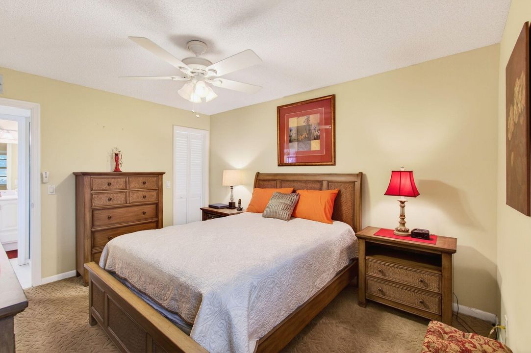 For Sale: $120,000 (2 beds, 2 baths, 902 Square Feet)