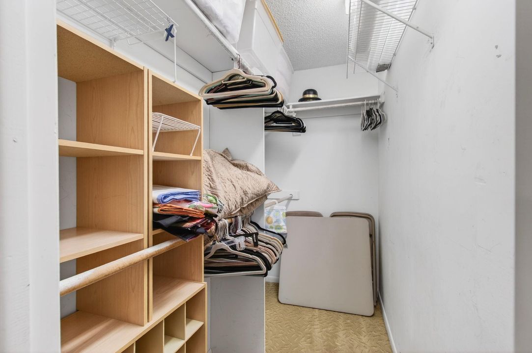 For Sale: $120,000 (2 beds, 2 baths, 902 Square Feet)