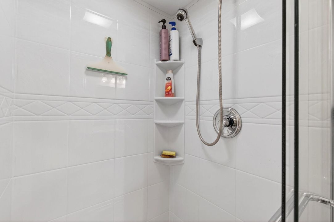 For Sale: $120,000 (2 beds, 2 baths, 902 Square Feet)