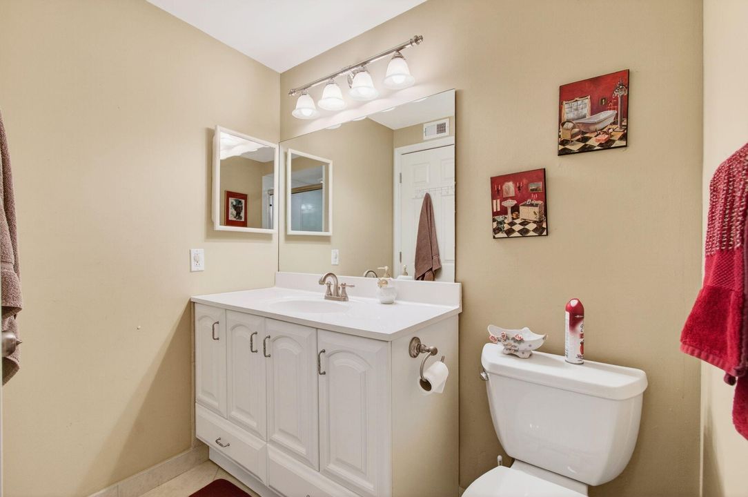 For Sale: $120,000 (2 beds, 2 baths, 902 Square Feet)