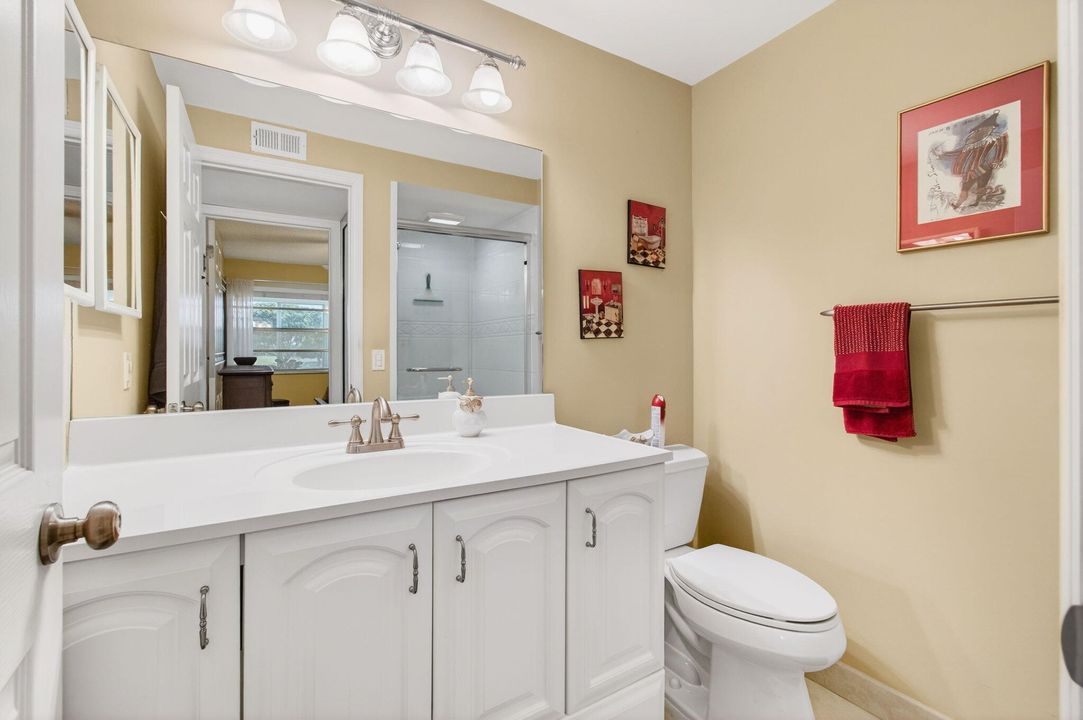 For Sale: $120,000 (2 beds, 2 baths, 902 Square Feet)