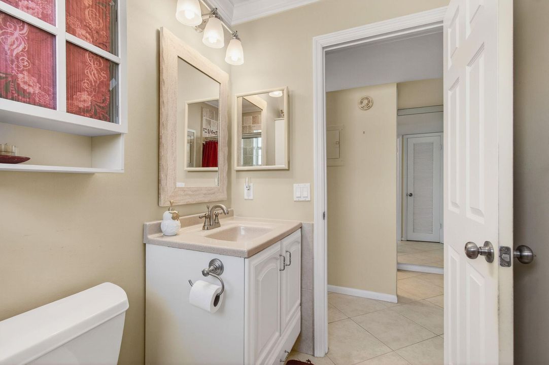 For Sale: $120,000 (2 beds, 2 baths, 902 Square Feet)