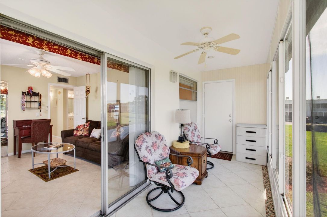 For Sale: $120,000 (2 beds, 2 baths, 902 Square Feet)