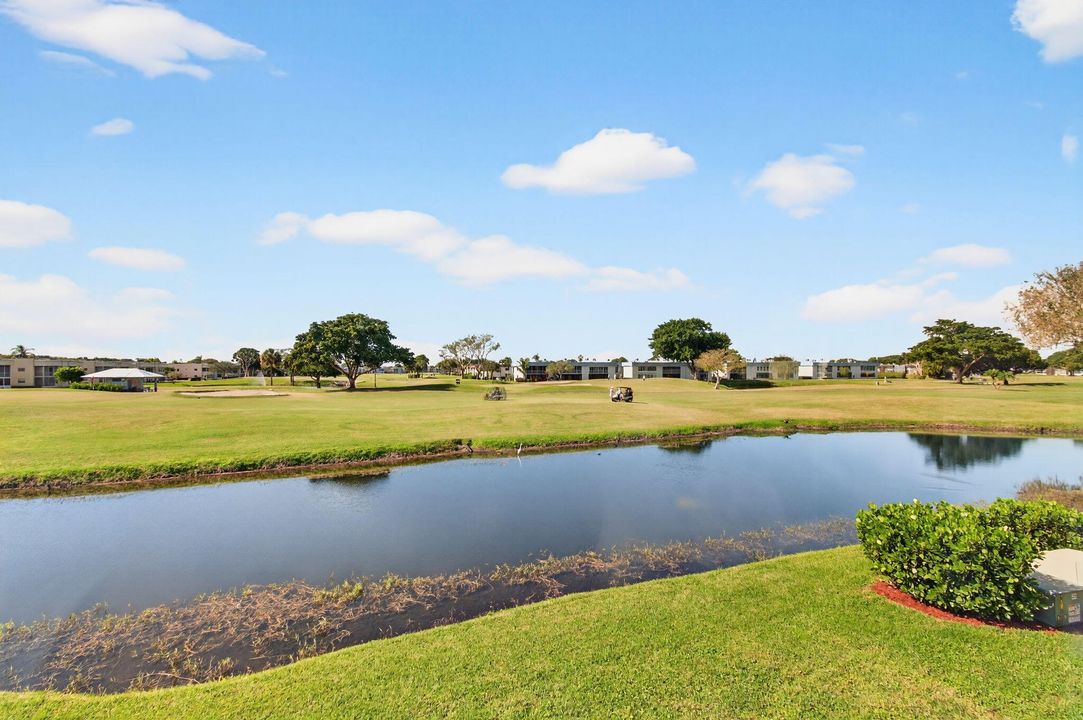 For Sale: $120,000 (2 beds, 2 baths, 902 Square Feet)