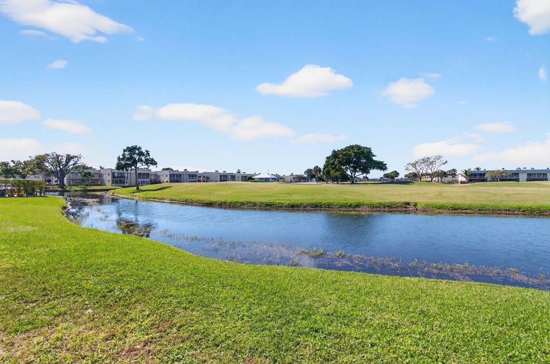 For Sale: $120,000 (2 beds, 2 baths, 902 Square Feet)