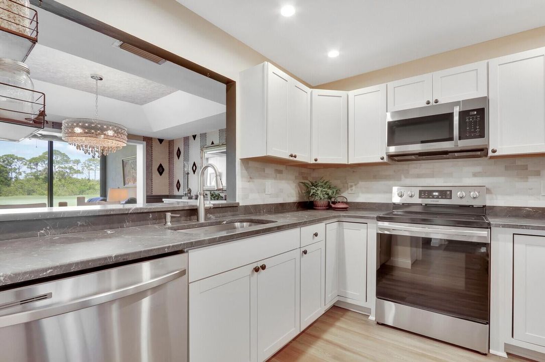 На продажу: $399,000 (3 спален, 2 ванн, 2015 Квадратных фут)