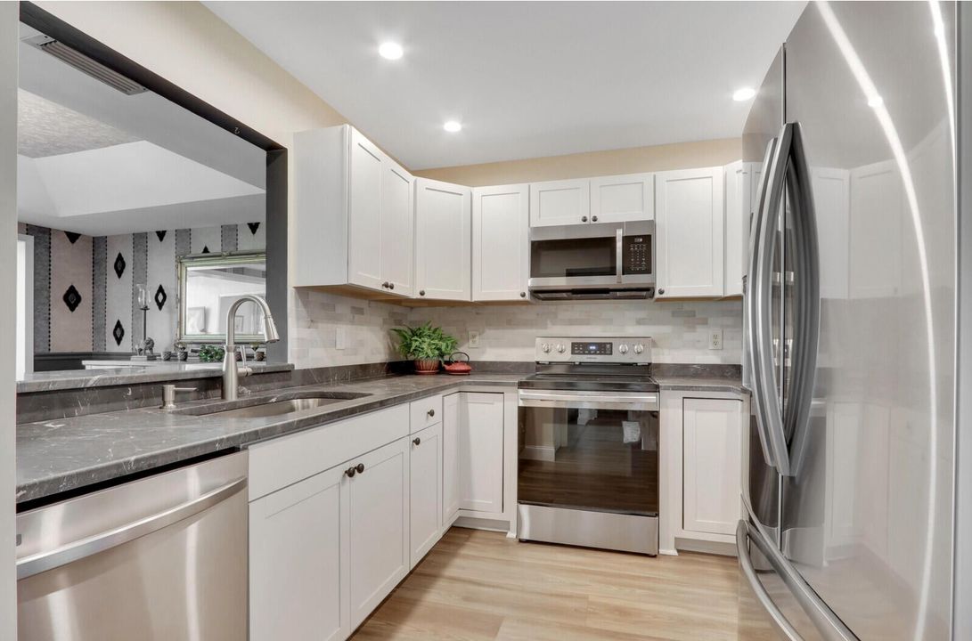 На продажу: $399,000 (3 спален, 2 ванн, 2015 Квадратных фут)