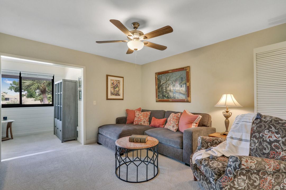 На продажу: $399,000 (3 спален, 2 ванн, 2015 Квадратных фут)