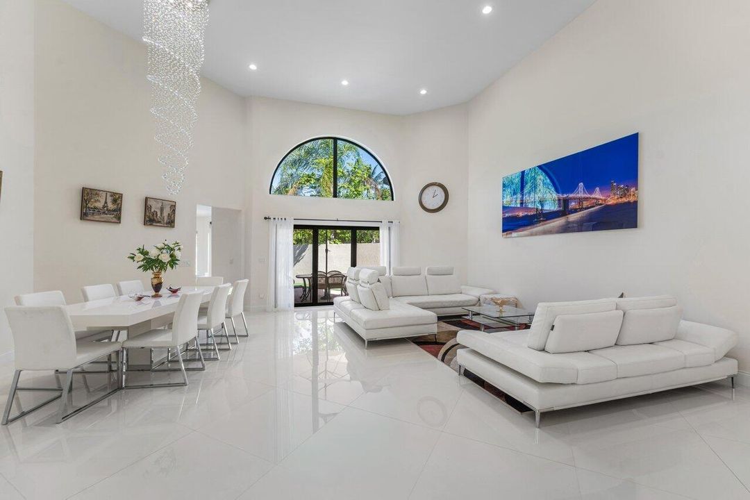 En Venta: $1,300,000 (3 camas, 2 baños, 2303 Pies cuadrados)