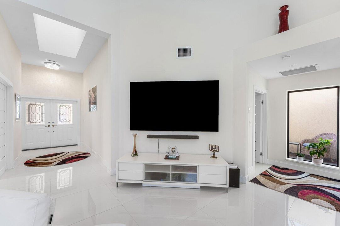 En Venta: $1,300,000 (3 camas, 2 baños, 2303 Pies cuadrados)