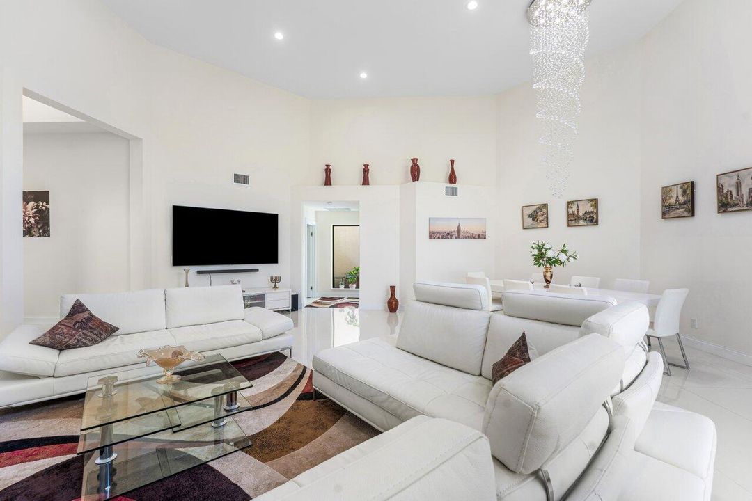 En Venta: $1,300,000 (3 camas, 2 baños, 2303 Pies cuadrados)