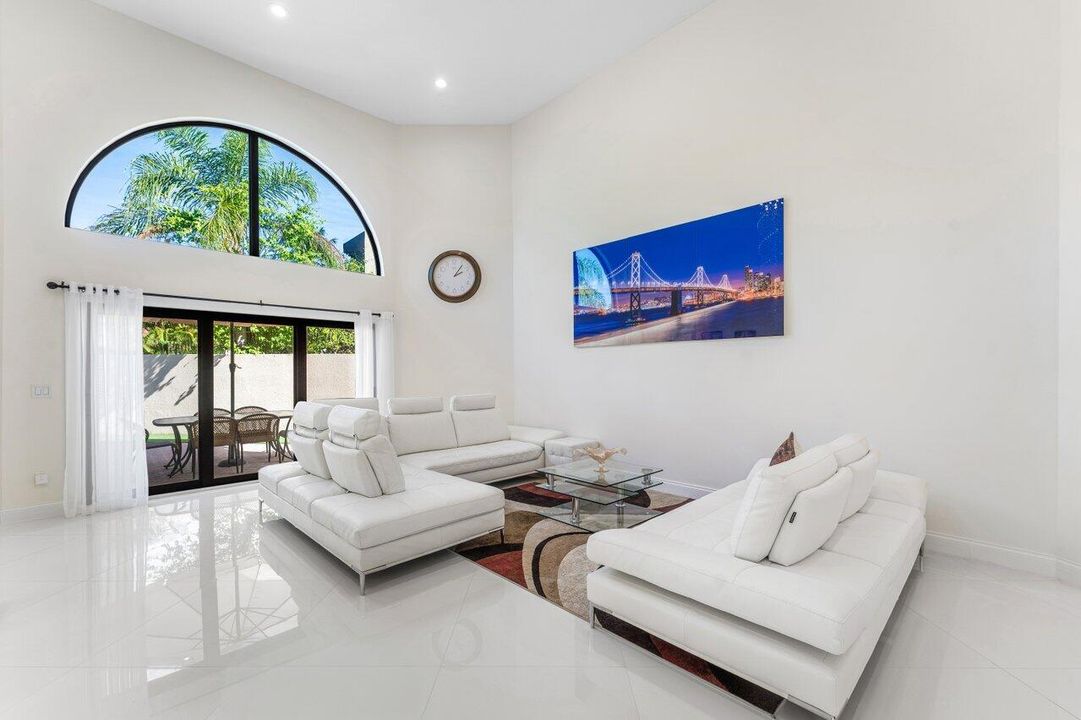 En Venta: $1,300,000 (3 camas, 2 baños, 2303 Pies cuadrados)