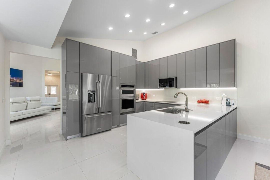 En Venta: $1,300,000 (3 camas, 2 baños, 2303 Pies cuadrados)