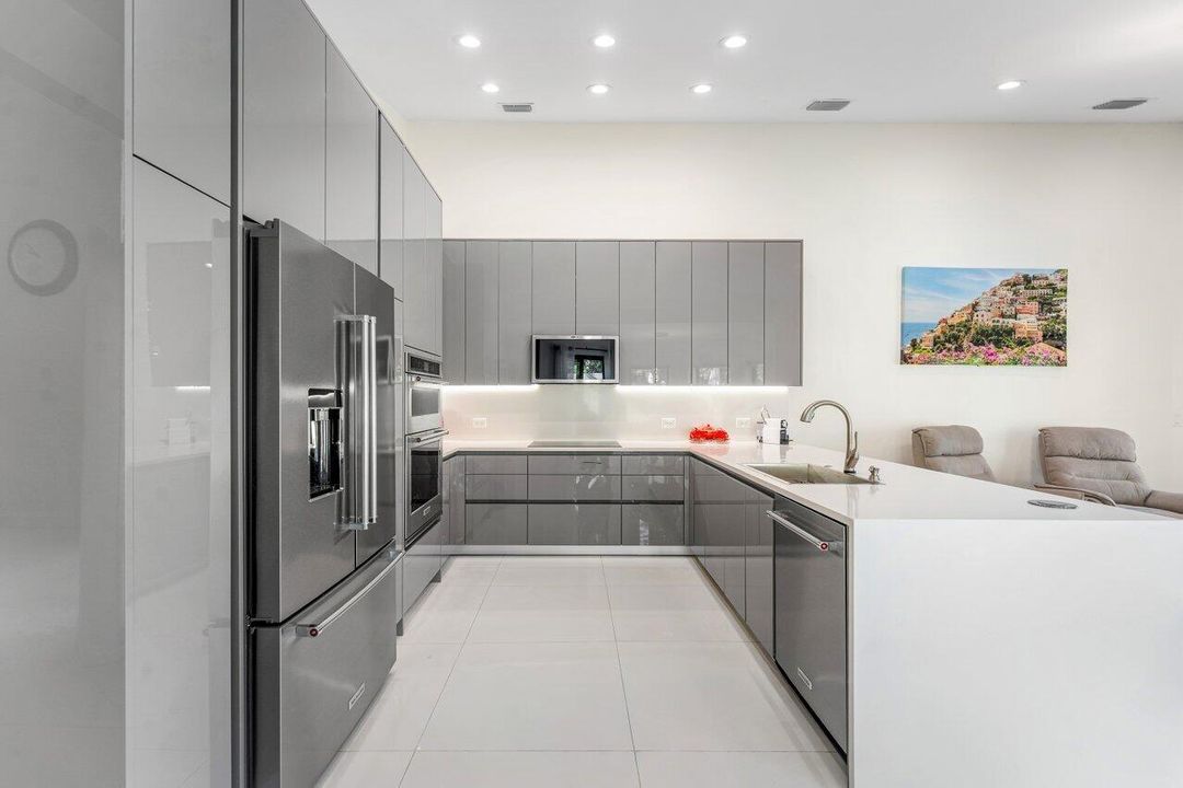 En Venta: $1,300,000 (3 camas, 2 baños, 2303 Pies cuadrados)