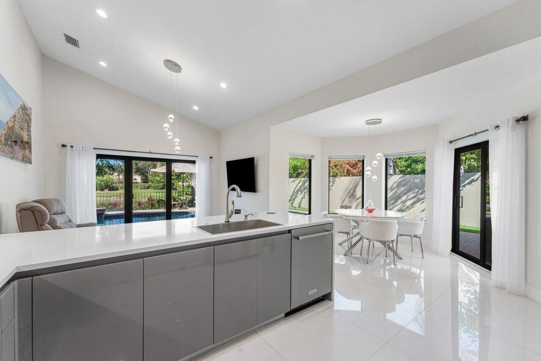 En Venta: $1,300,000 (3 camas, 2 baños, 2303 Pies cuadrados)