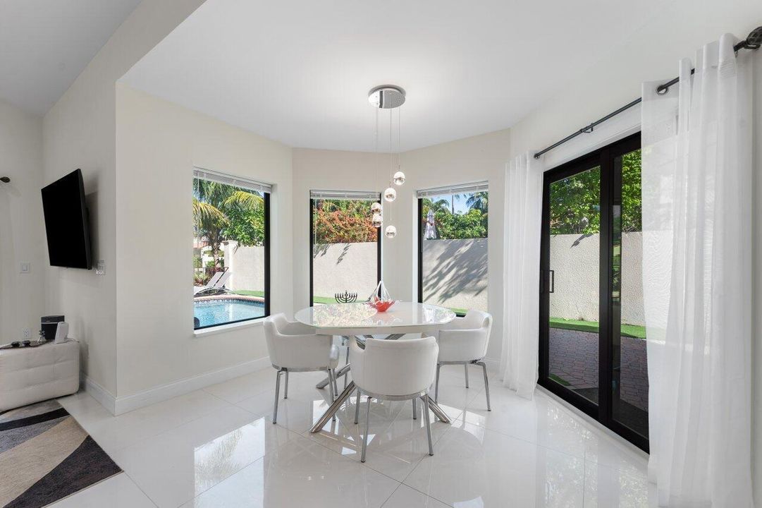 En Venta: $1,300,000 (3 camas, 2 baños, 2303 Pies cuadrados)