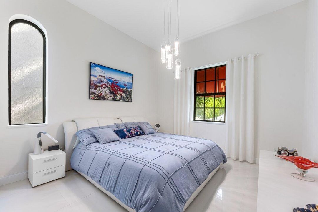 En Venta: $1,300,000 (3 camas, 2 baños, 2303 Pies cuadrados)