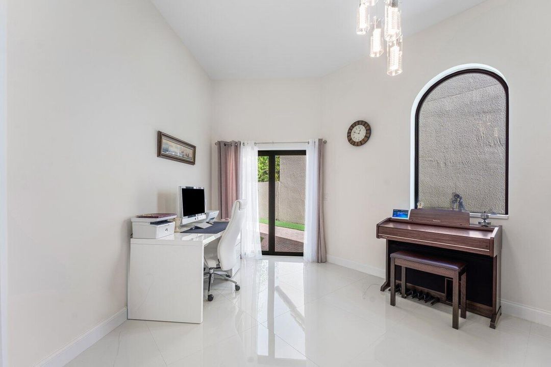 En Venta: $1,300,000 (3 camas, 2 baños, 2303 Pies cuadrados)