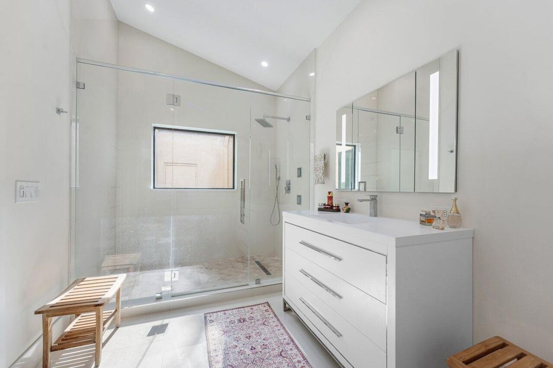 En Venta: $1,300,000 (3 camas, 2 baños, 2303 Pies cuadrados)