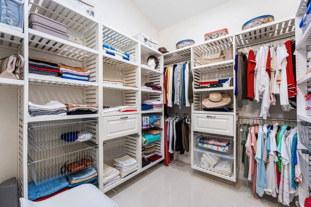 En Venta: $1,300,000 (3 camas, 2 baños, 2303 Pies cuadrados)